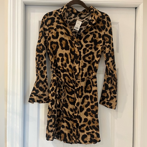 Dresses & Skirts - Animal Print button down Dress